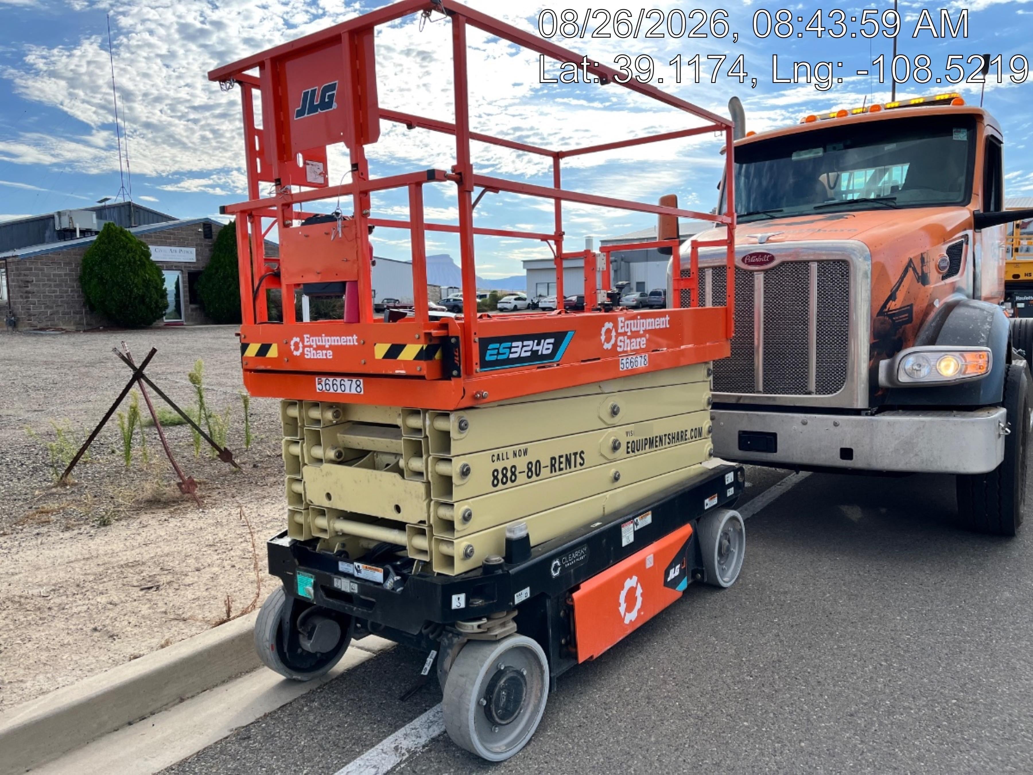 2025 JLG ES3246
