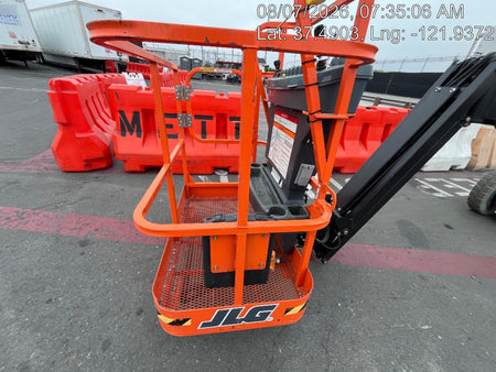 2025 JLG E300AJP