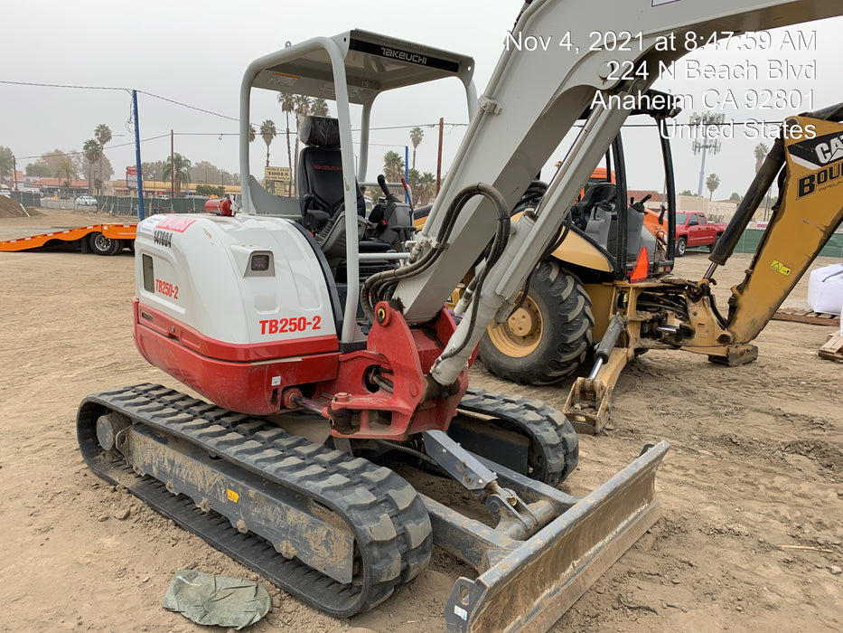 2021 TAKEUCHI TB250-2