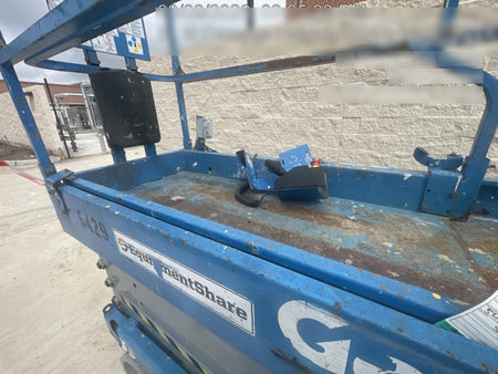 2017 Genie GS-3232 Genie GS3232 Narrow 32' Scissor Lift