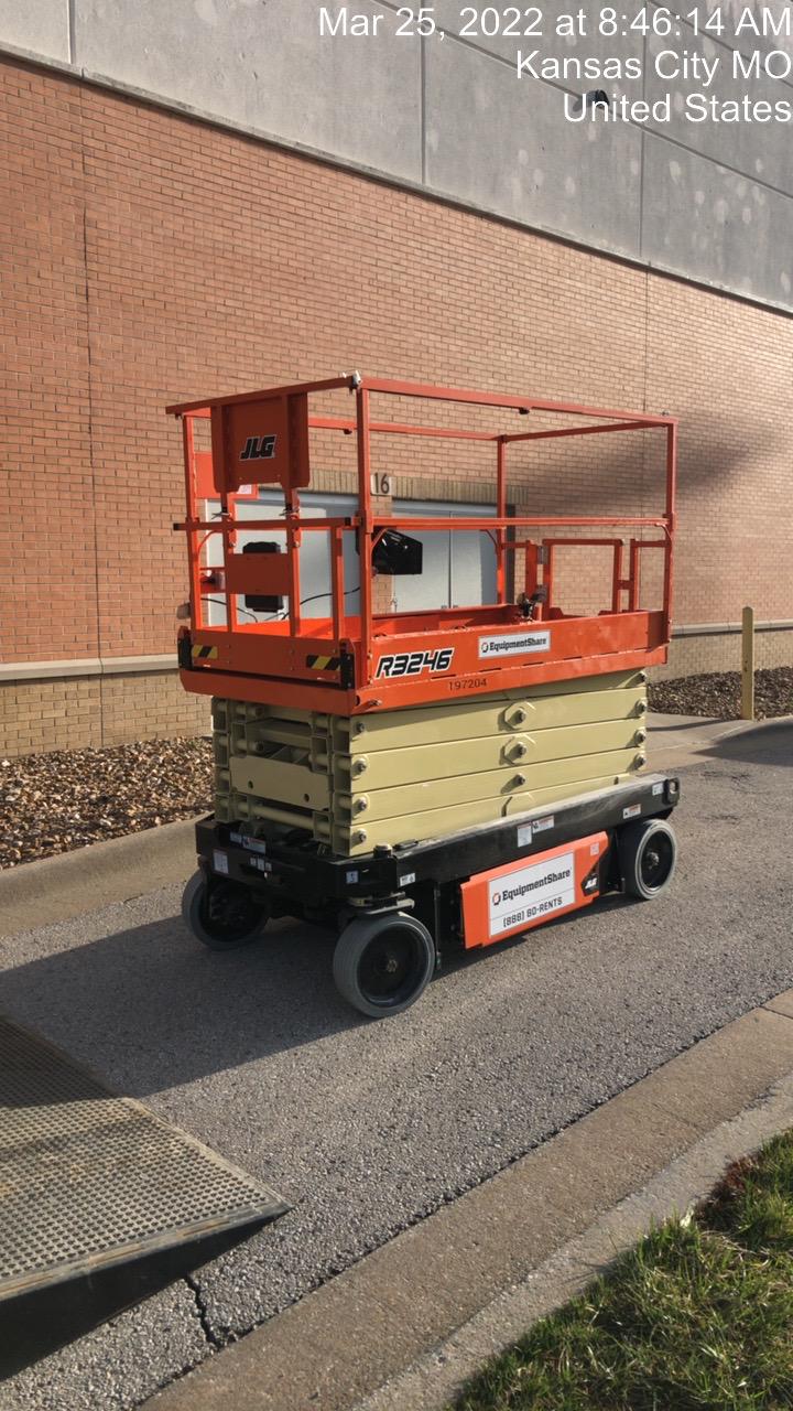 2022 JLG R3246