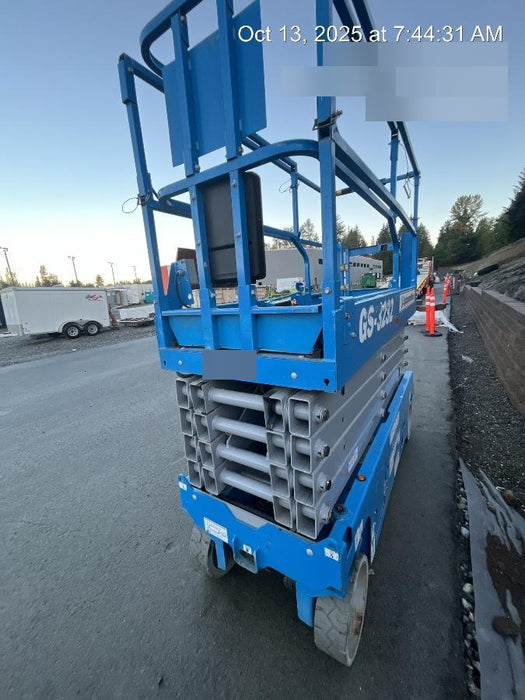 2020 Genie GS-3232 Standard, Folding half height swing gate, 800W Inverter