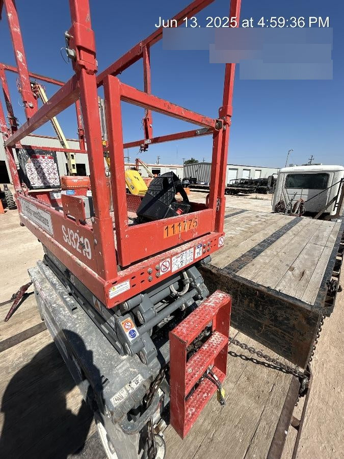 2020 Skyjack SJIII-3219 Solid NM Tires, Half height spring hinged entry gate, Dual Beacons, 800W Inverter