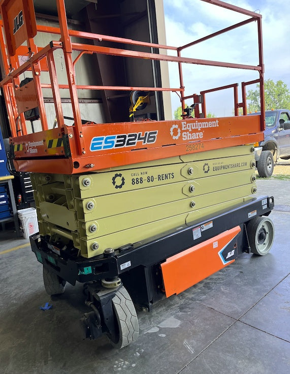 2022 JLG ES3246