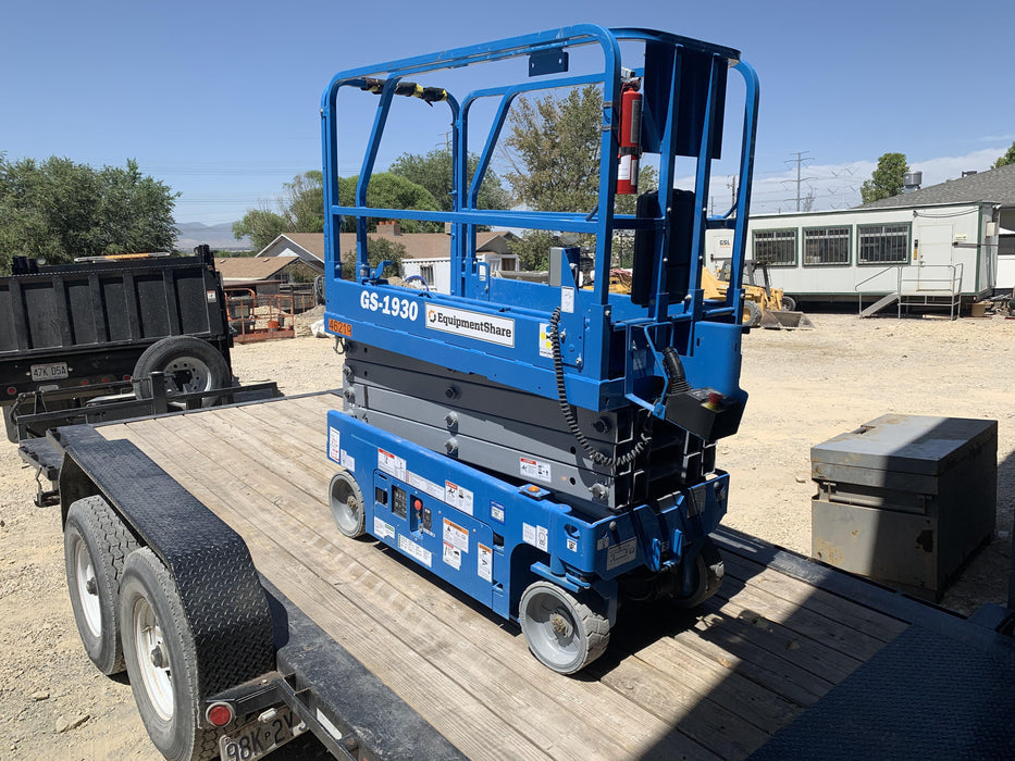 2019 Genie GS-1930 Fixed rails with chain Entry