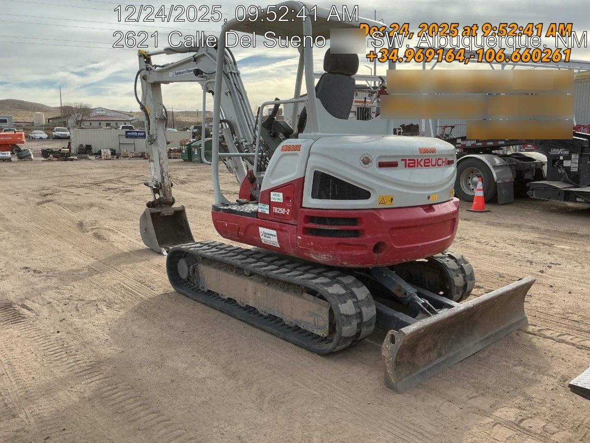 2021 TAKEUCHI TB250-2
