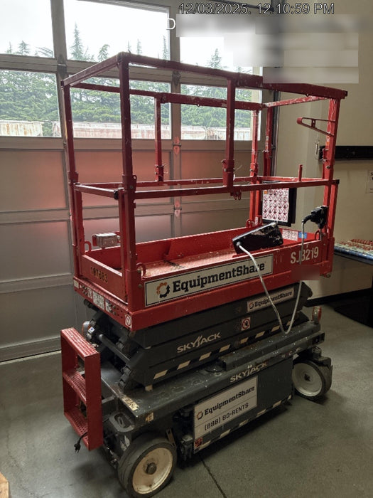 2020 Skyjack SJIII-3219 Solid NM Tires, Half height spring hinged entry gate, Dual Beacons, 800W Inverter