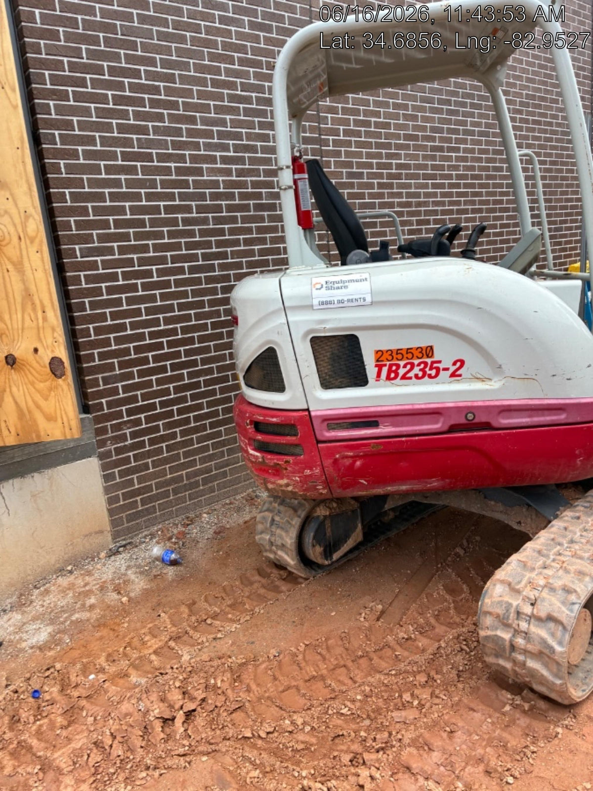 2022 TAKEUCHI TB235-2R