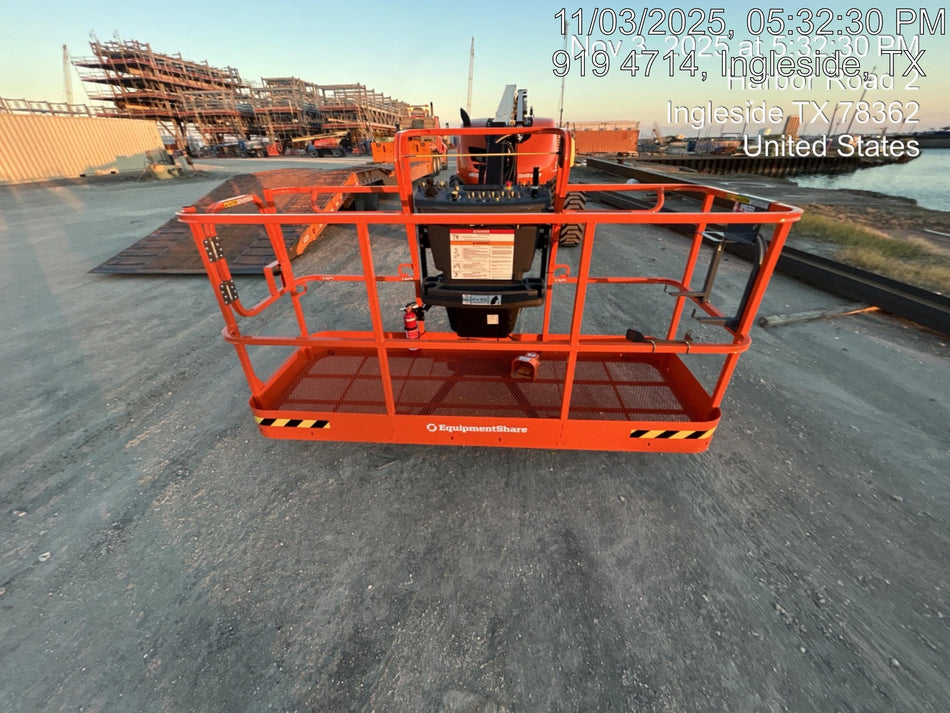 2025 JLG 600AJ