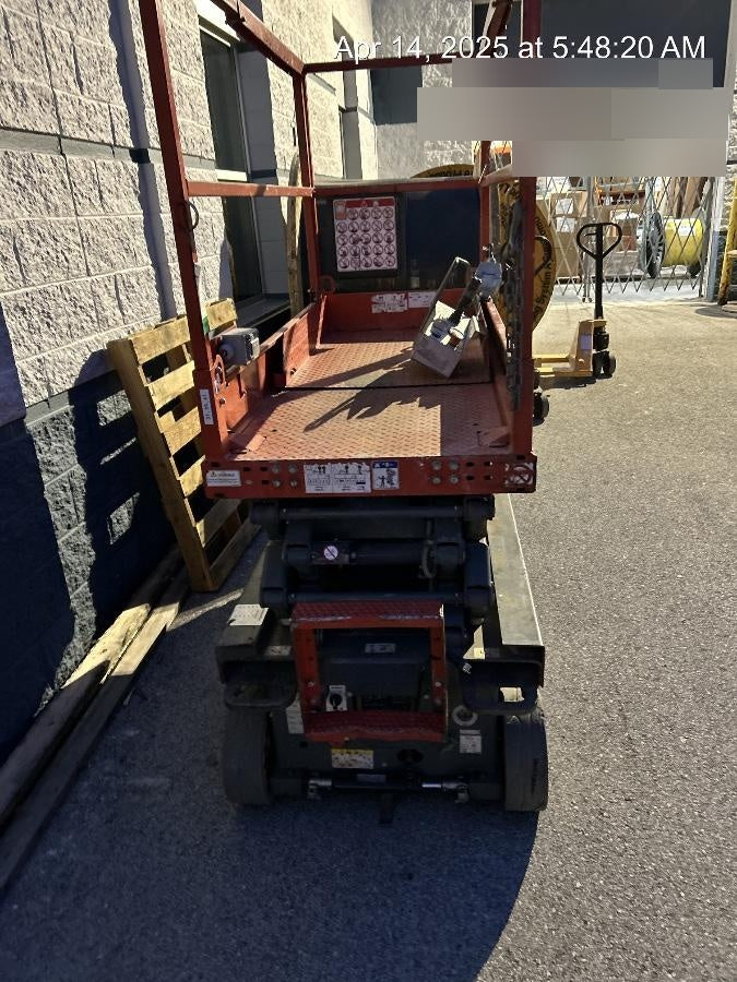 2019 Skyjack SJIII-3219 Solid NM Tires, Half height spring hinged entry gate, Dual Beacons, 800W Inverter