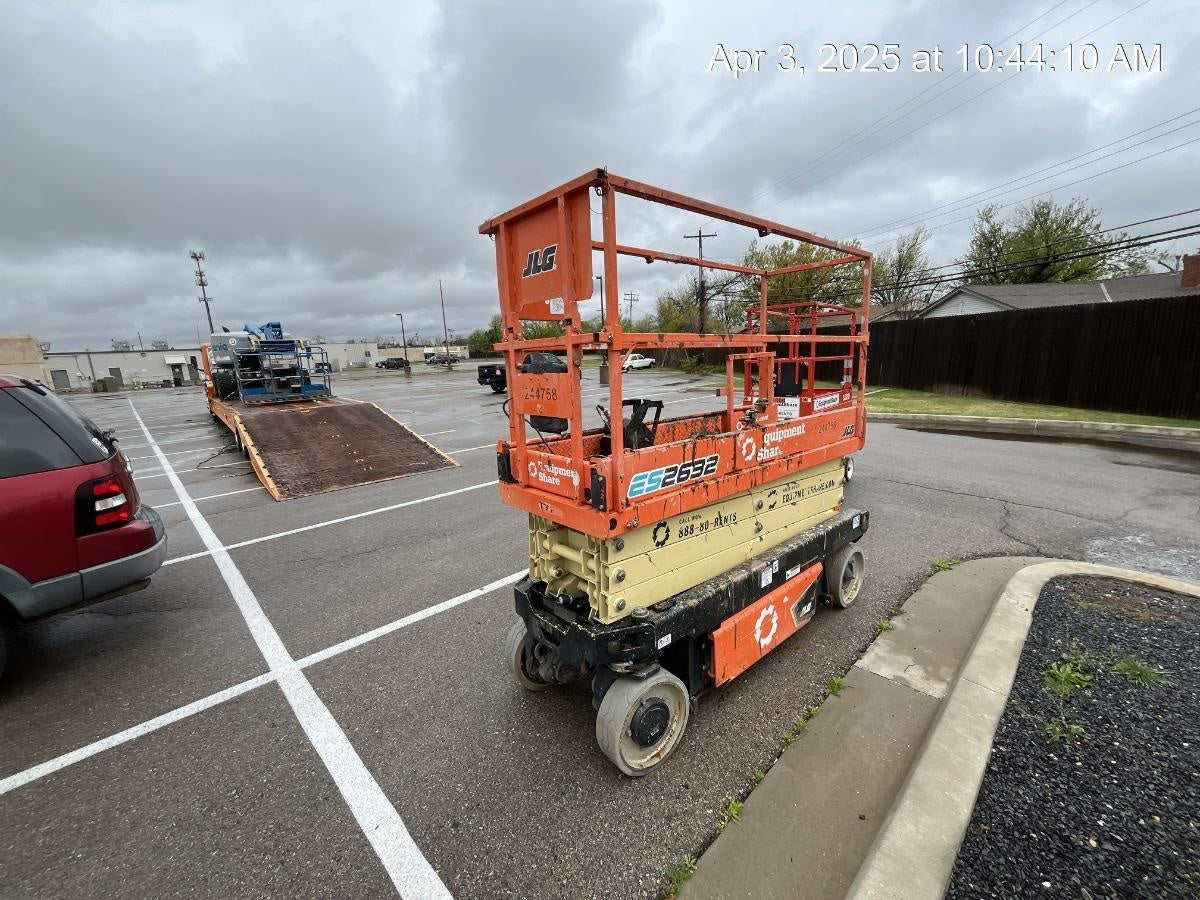 2022 JLG ES2632