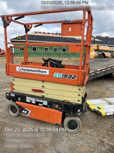 2021 JLG ES1932