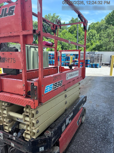 2022 JLG ES1932