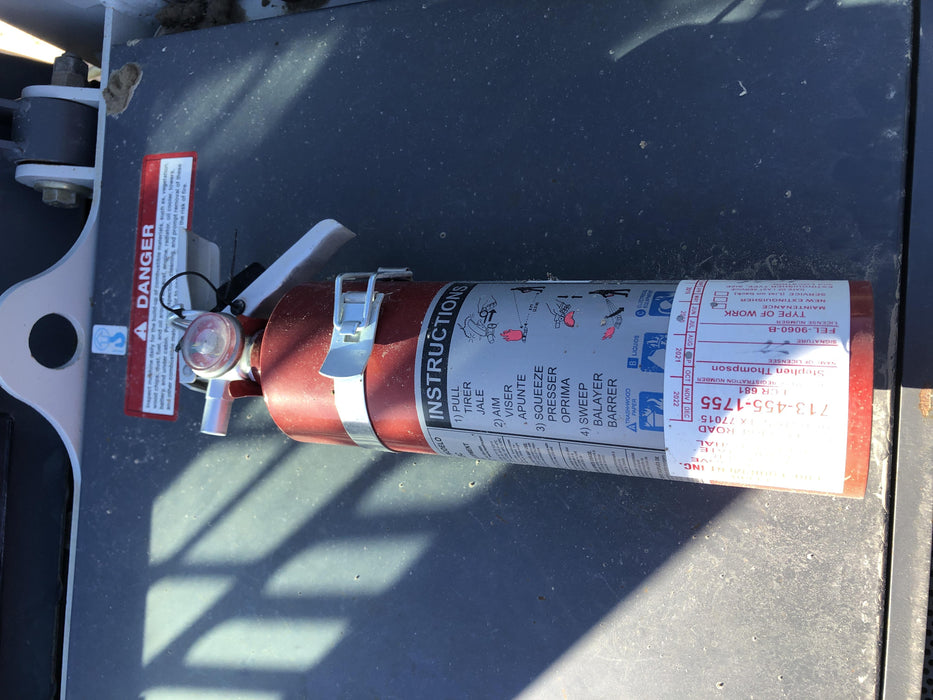 2019 Takeuchi TL8 Cab, Heat/AC, Defroster, 15" Wide Rubber Tracks, Back-up Alarm, Front & Rear Working Lights, Auxiliary Hydraulics, Two-Speed Travel, Electronic Monitoring System, Hydraulic Universal Quick Hitch 76" HD Dirt Bucket with 8 Teeth, 20.3 cubic feet Capacity