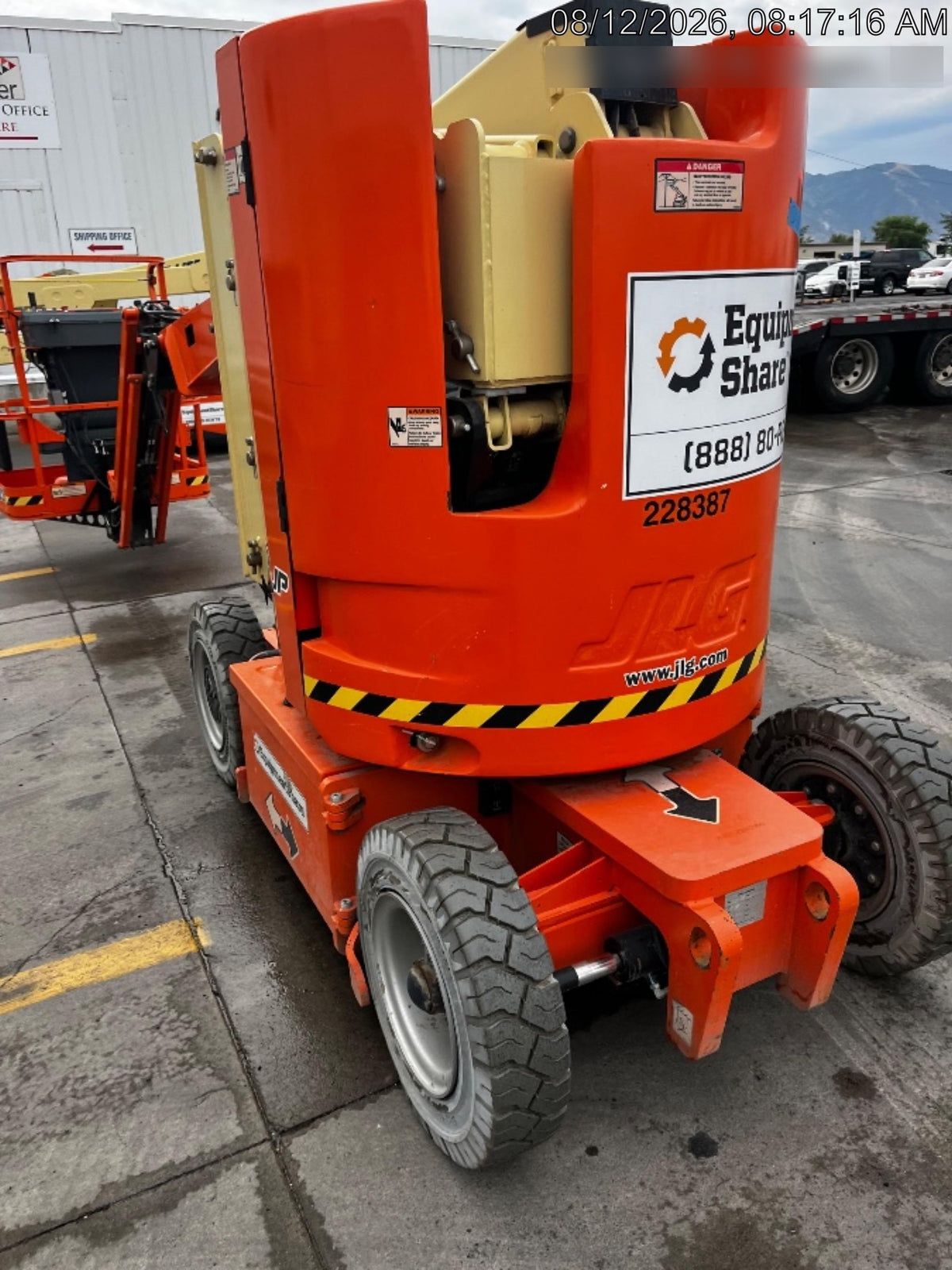 2022 JLG E300AJP