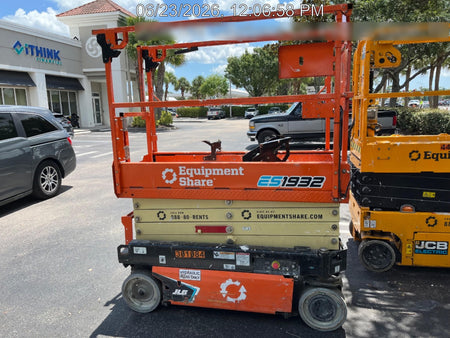 2023 JLG ES1932
