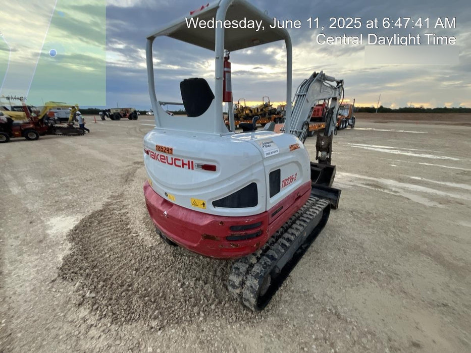 2021 TAKEUCHI TB235-2R