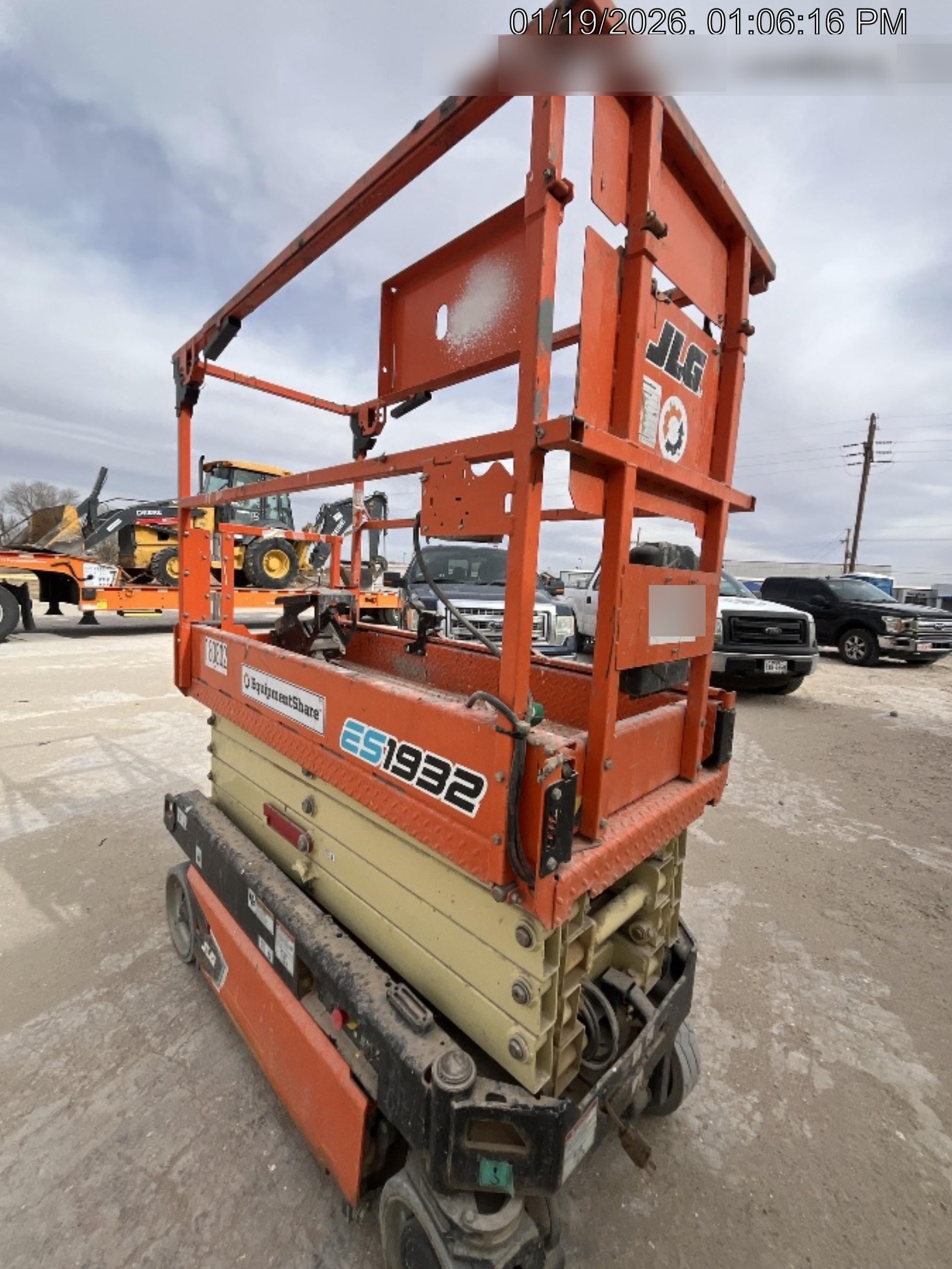2021 JLG ES1932