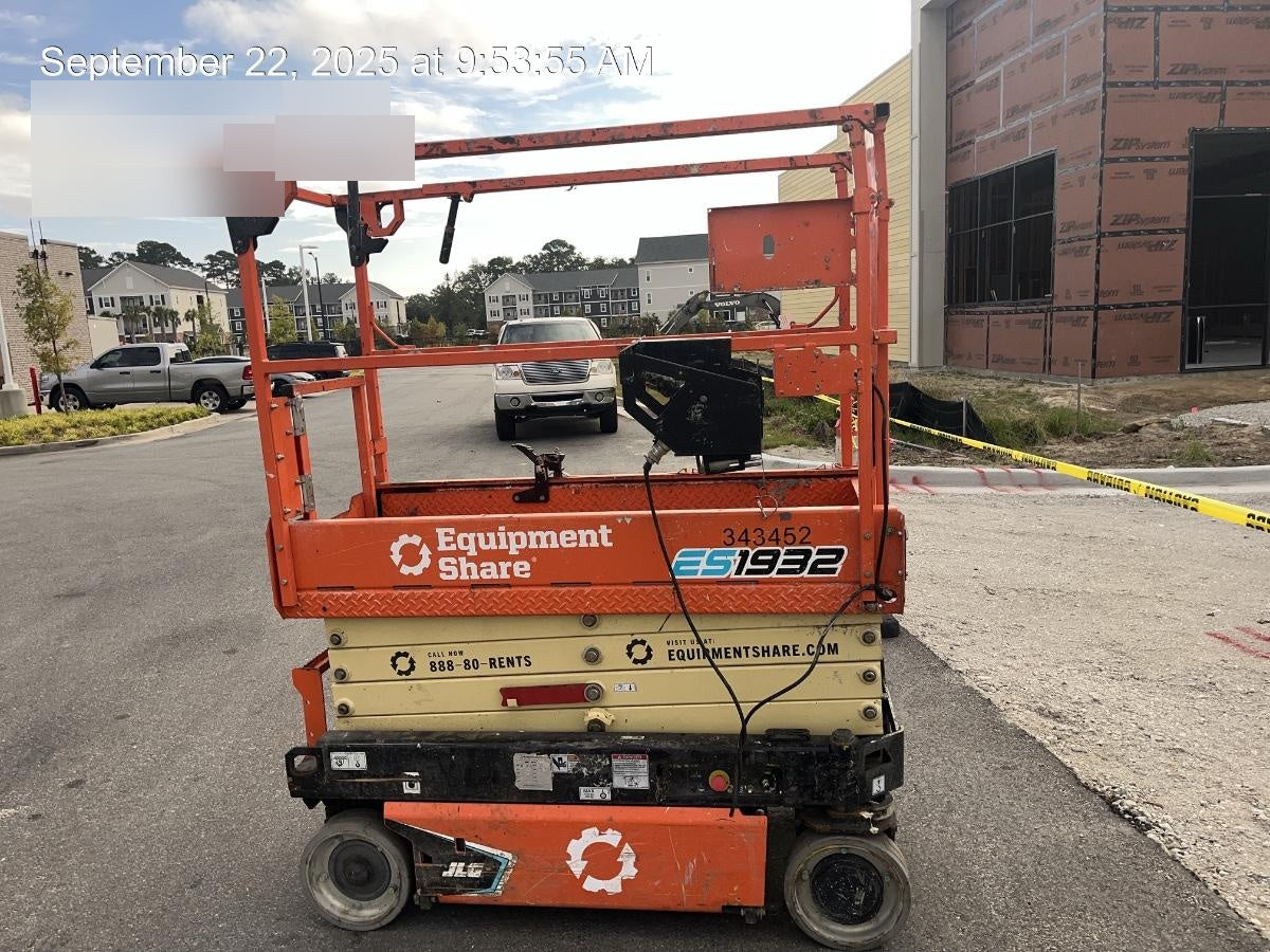 2023 JLG ES1932