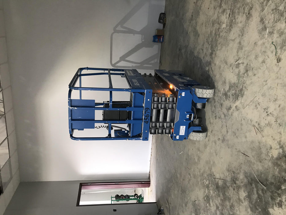 2019 Genie GS-1930 Fixed rails with chain Entry