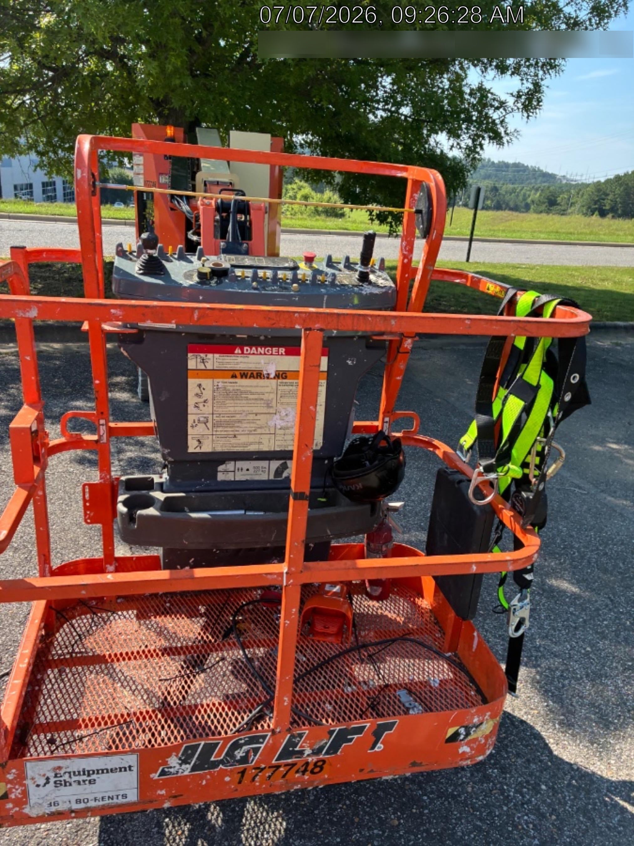 2021 JLG E300AJP