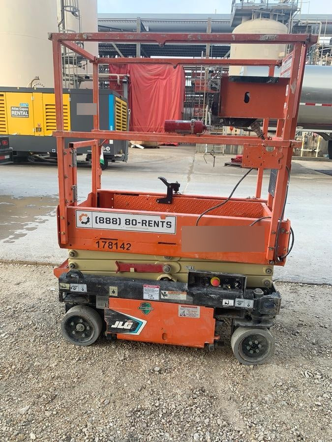 2021 JLG ES1330L