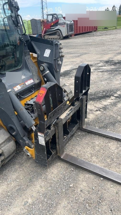 2021 TAKEUCHI 48" Pallet Forks - Takeuchi