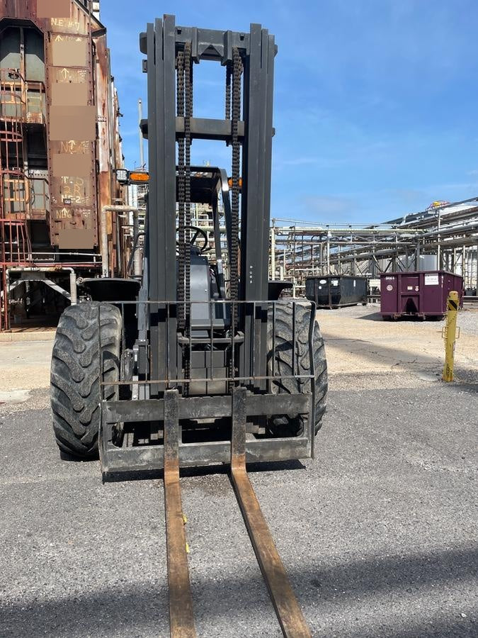 2023 CASE 588H