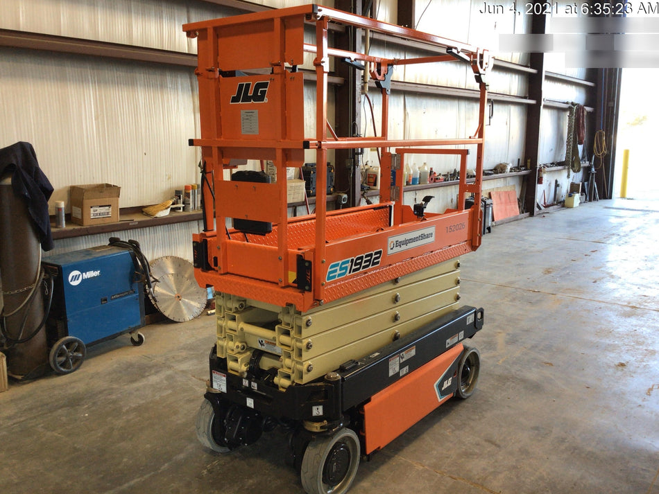2021 JLG ES1932