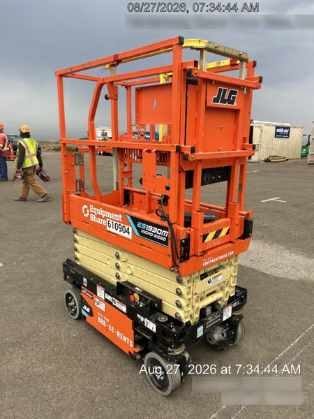 2022 JLG ES1330L