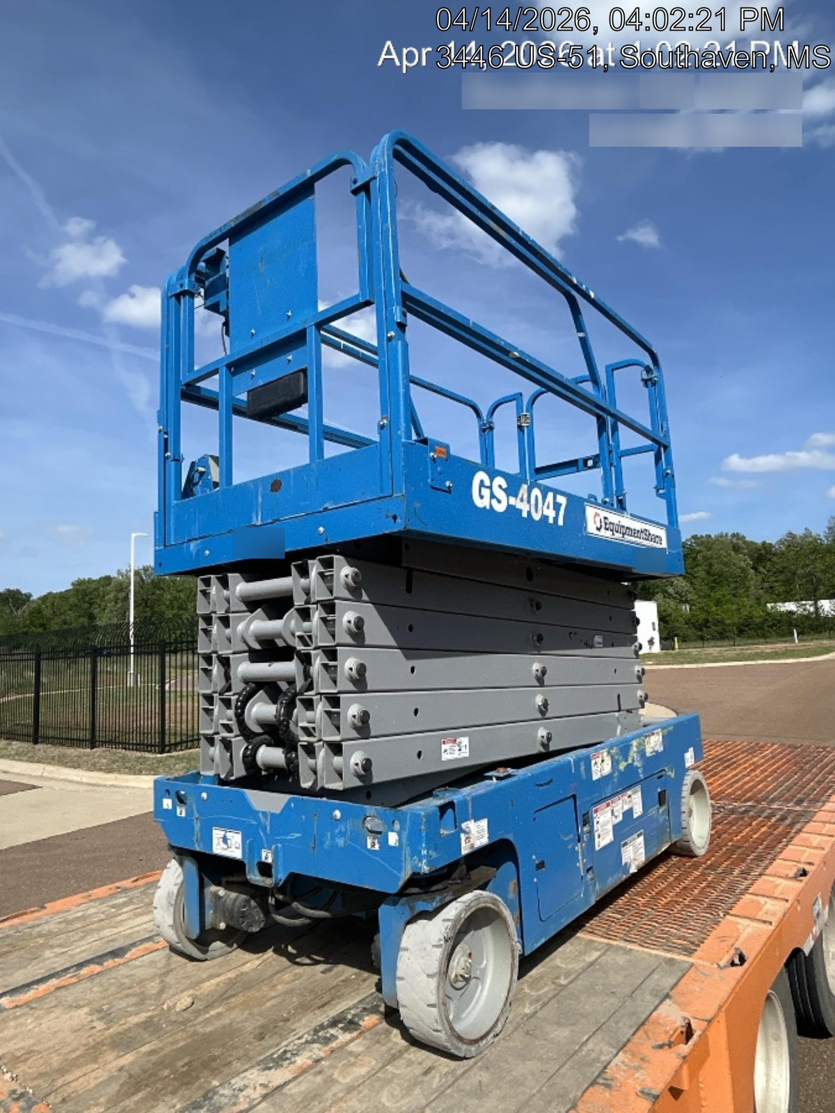2019 Genie GS-4047 Folding rails with half height swing gate