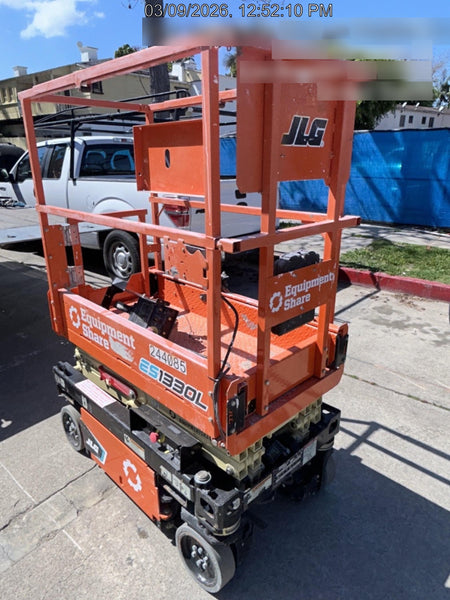 2022 JLG ES1330L