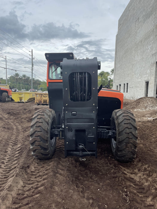 2021 JLG 1075