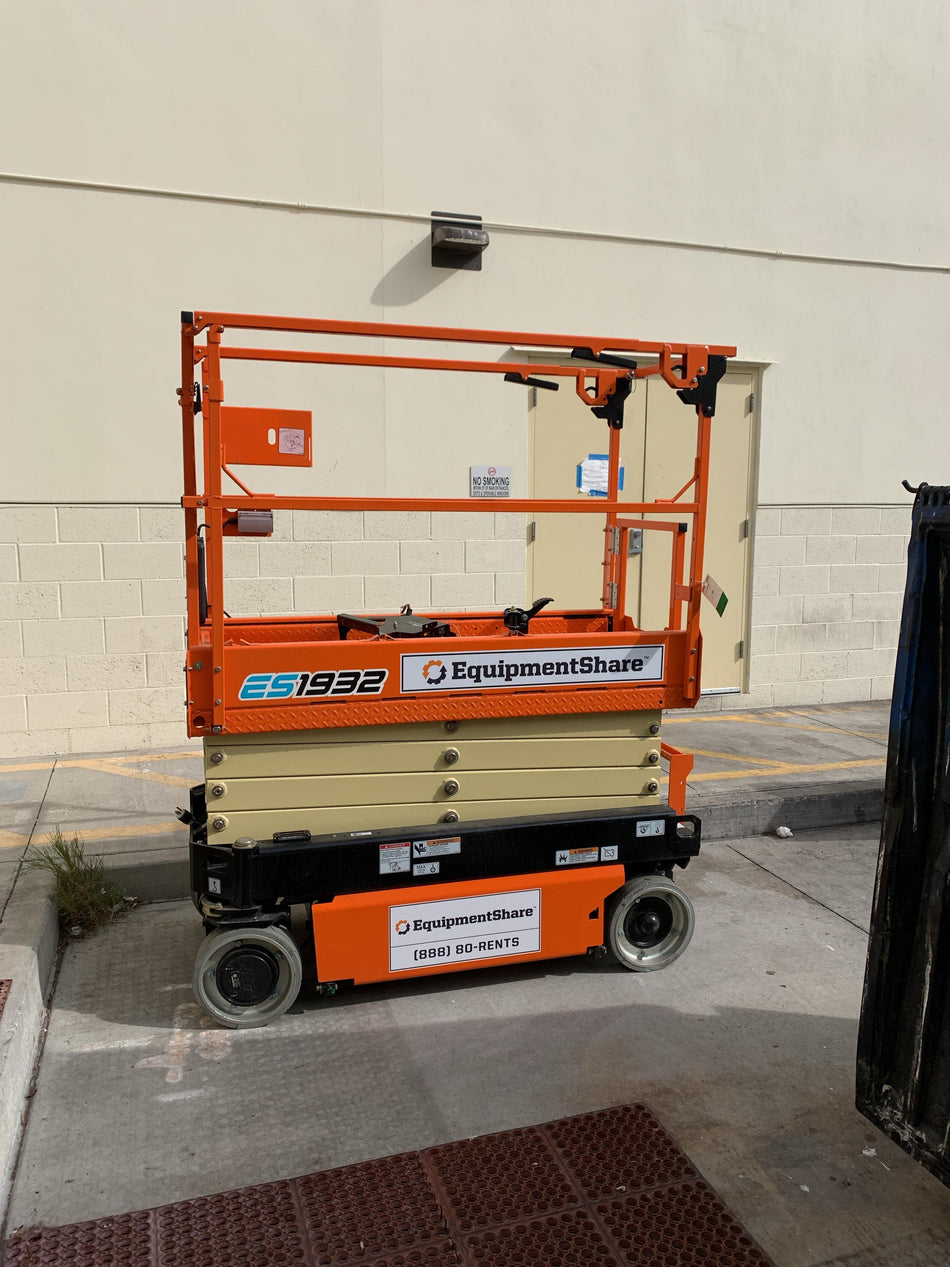 2021 JLG ES1932