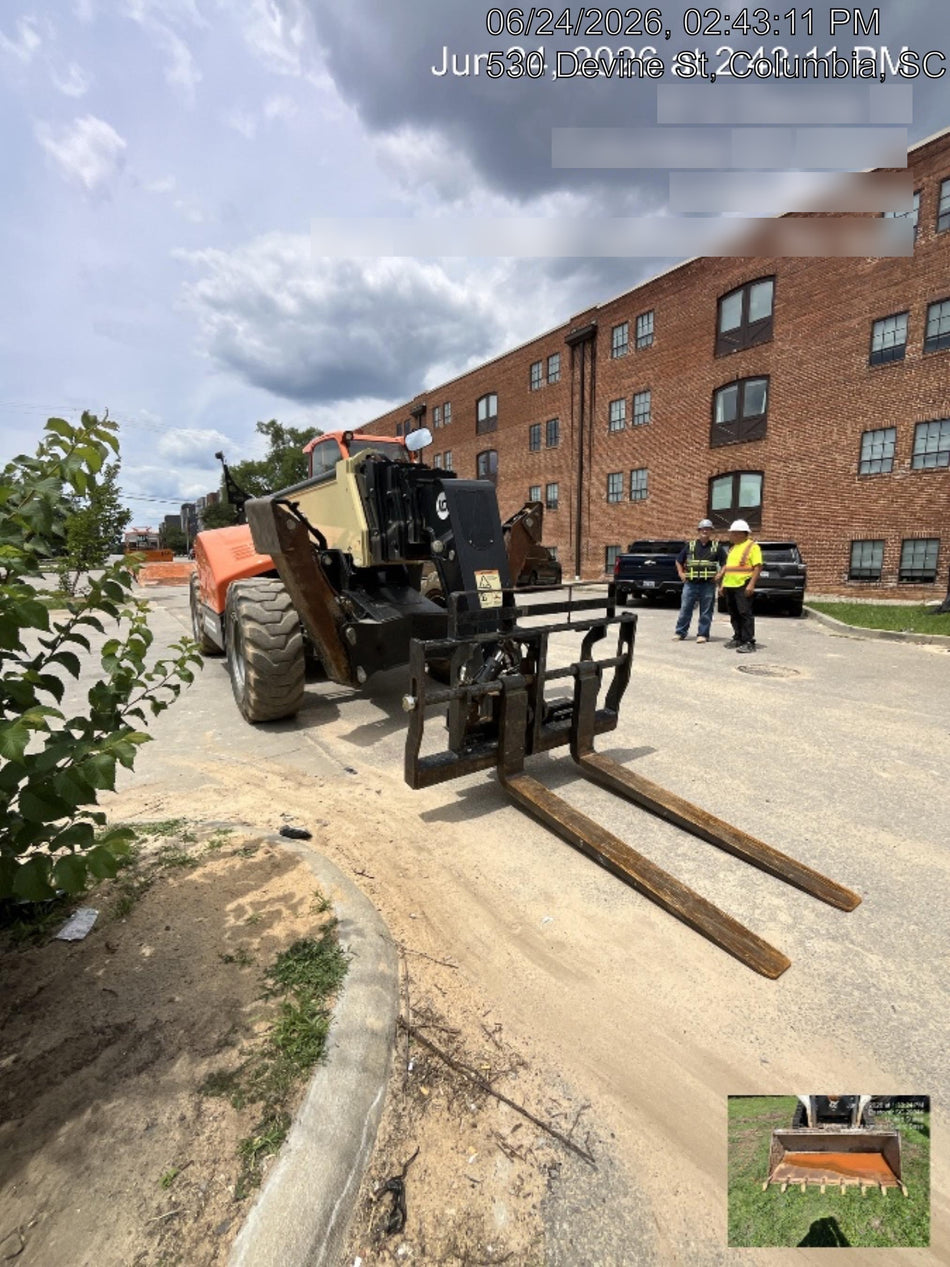2022 JLG 1075