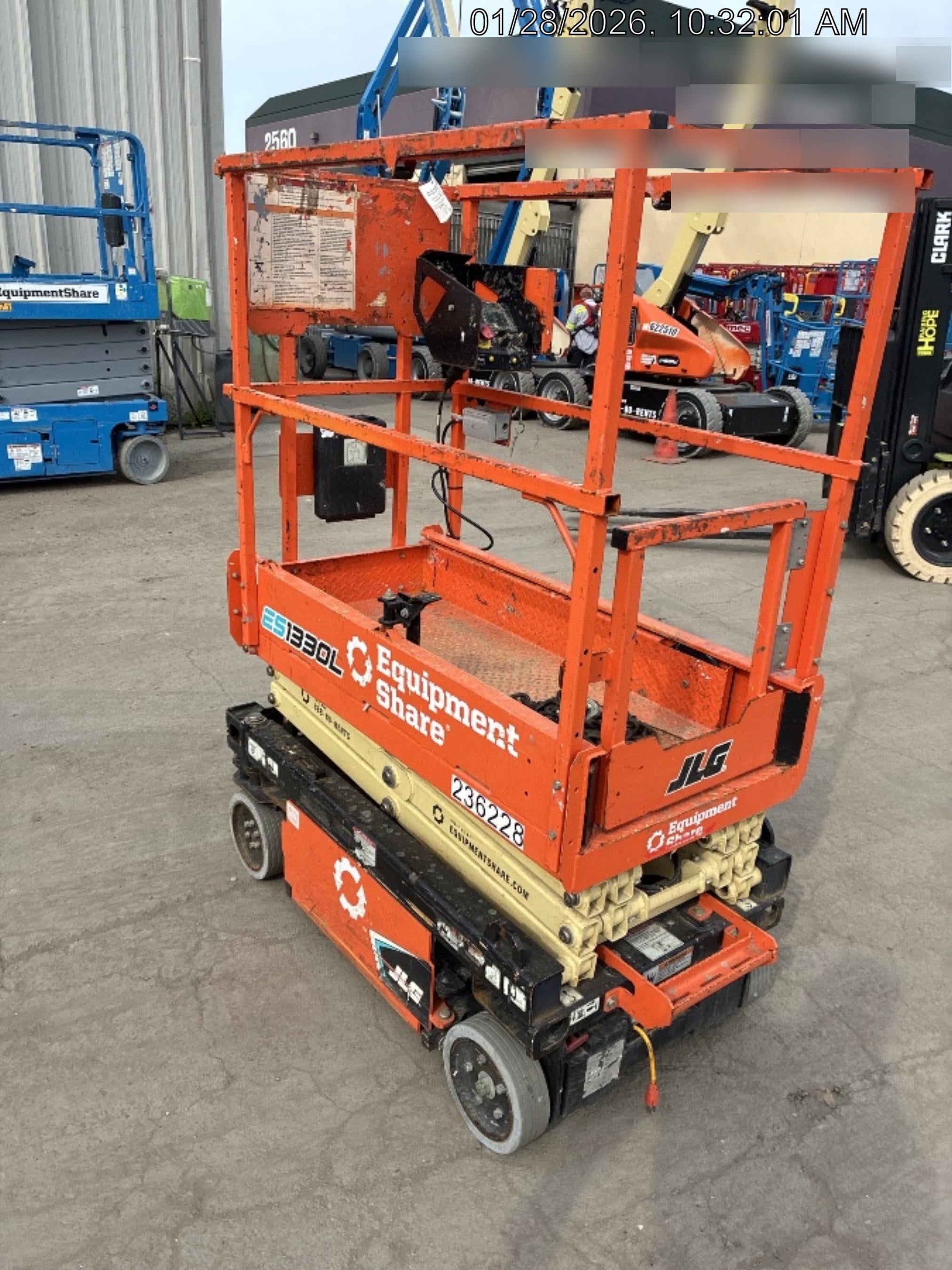 2022 JLG ES1330L