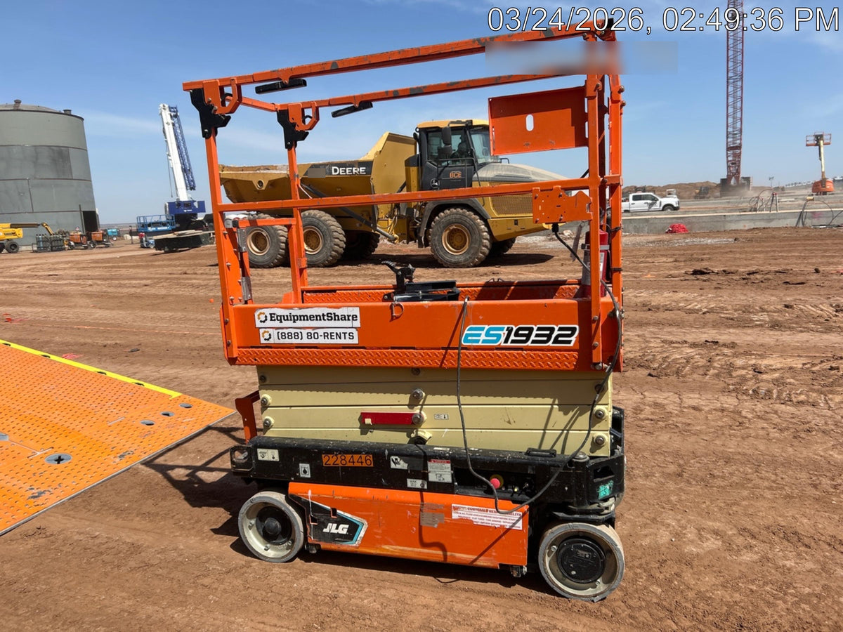 2022 JLG ES1932