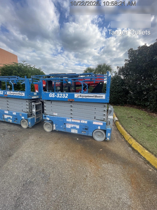 2020 Genie GS-3232 Standard, Folding half height swing gate, 800W Inverter