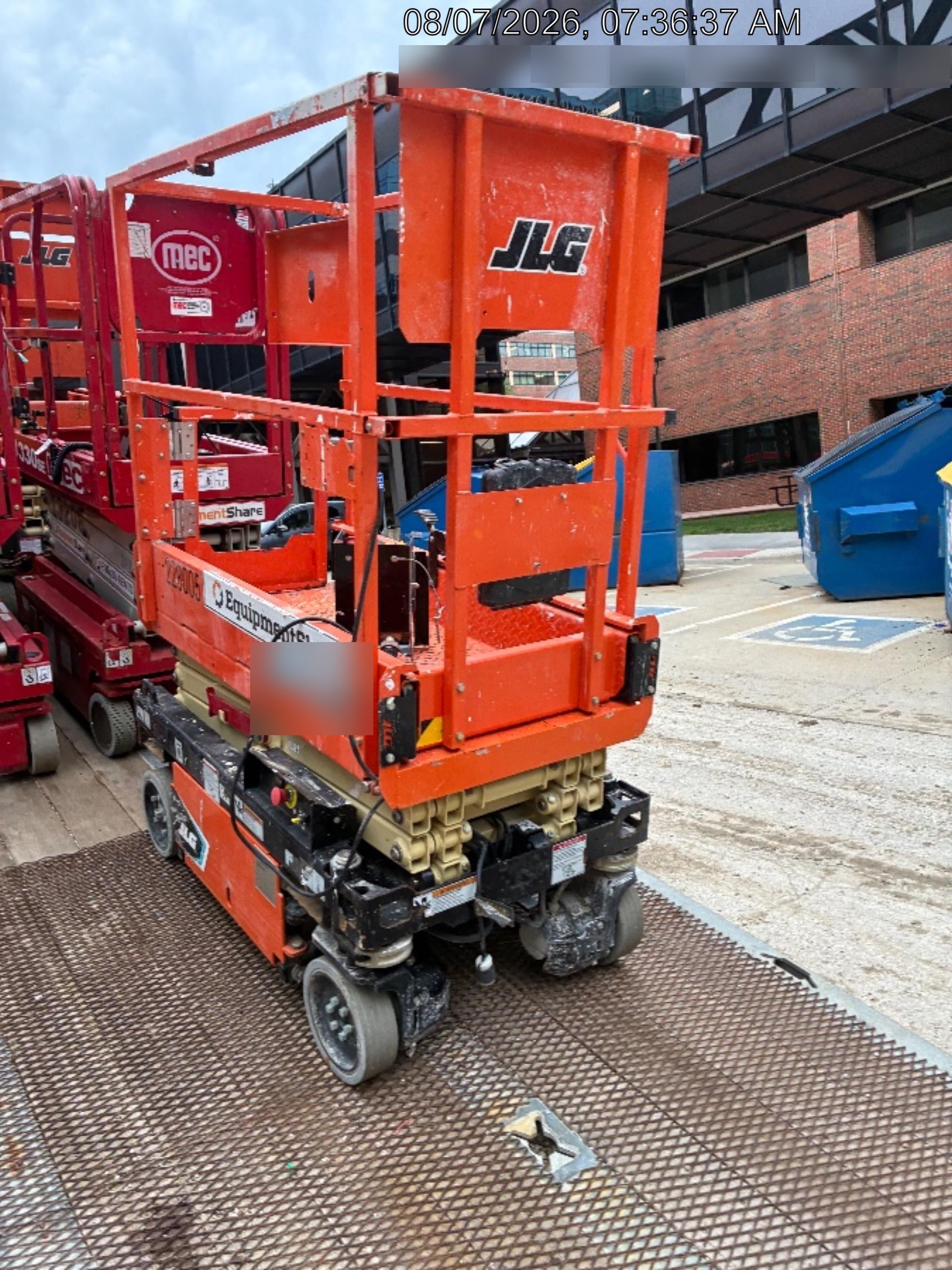 2022 JLG ES1330L