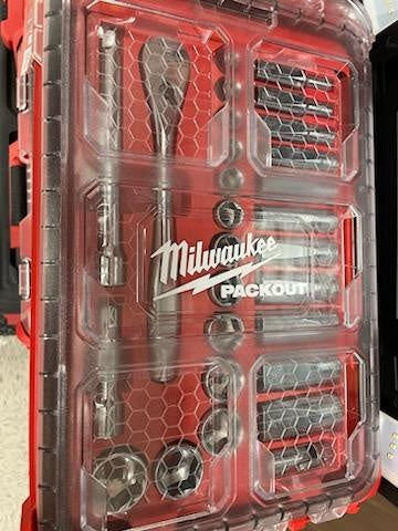 2022 MILWAUKEE 2822-22