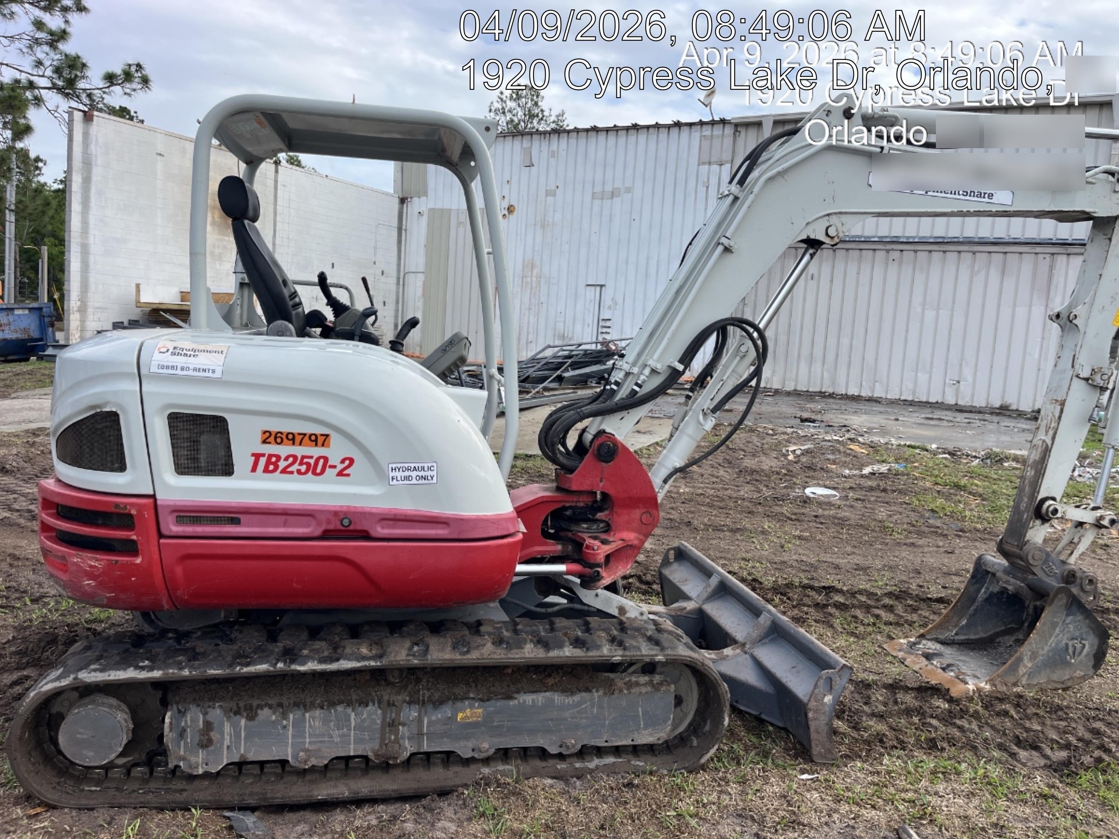 2022 TAKEUCHI TB250-2R