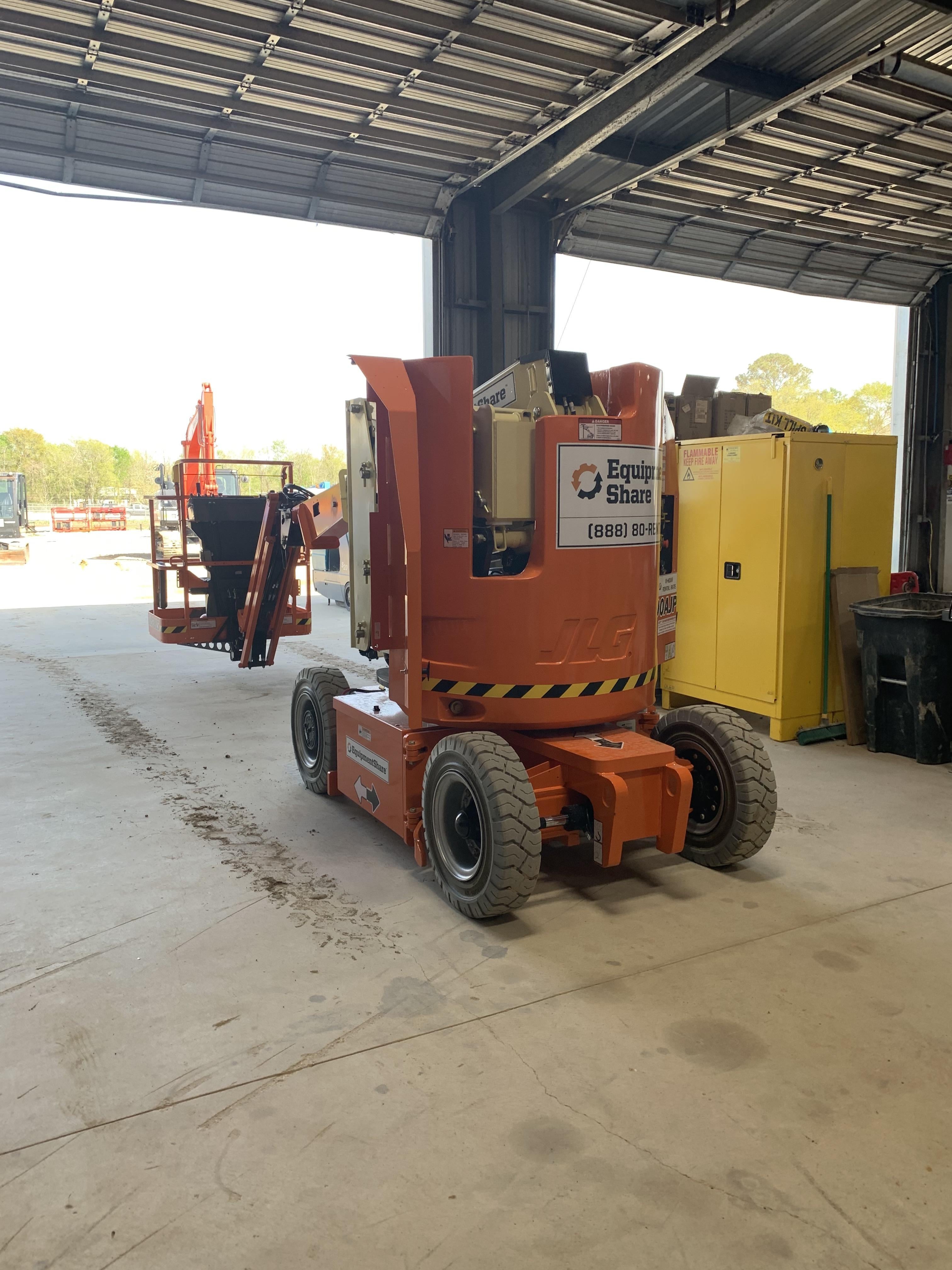 2021 JLG E300AJP
