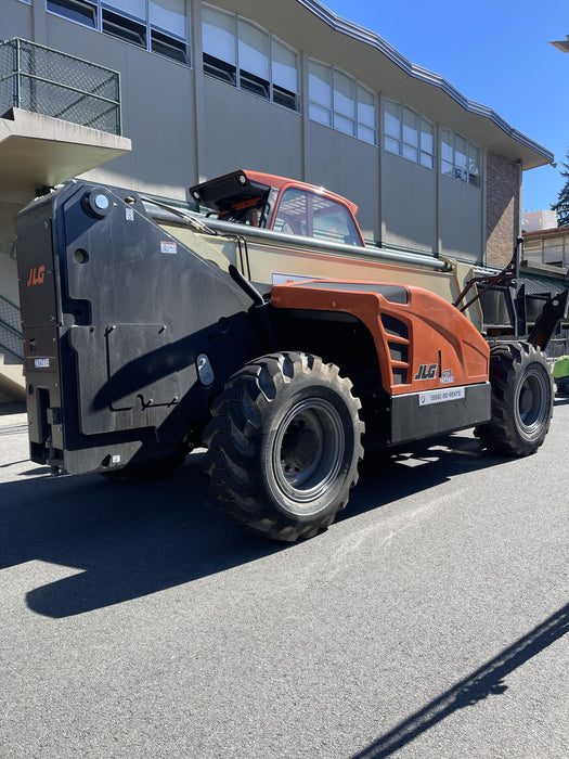 2022 JLG 1075