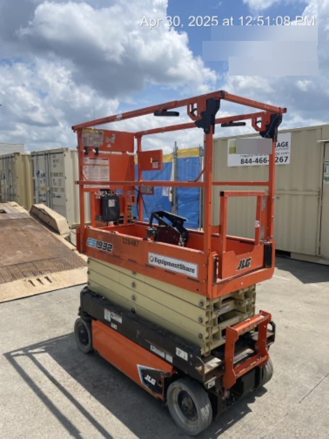 2022 JLG ES1932