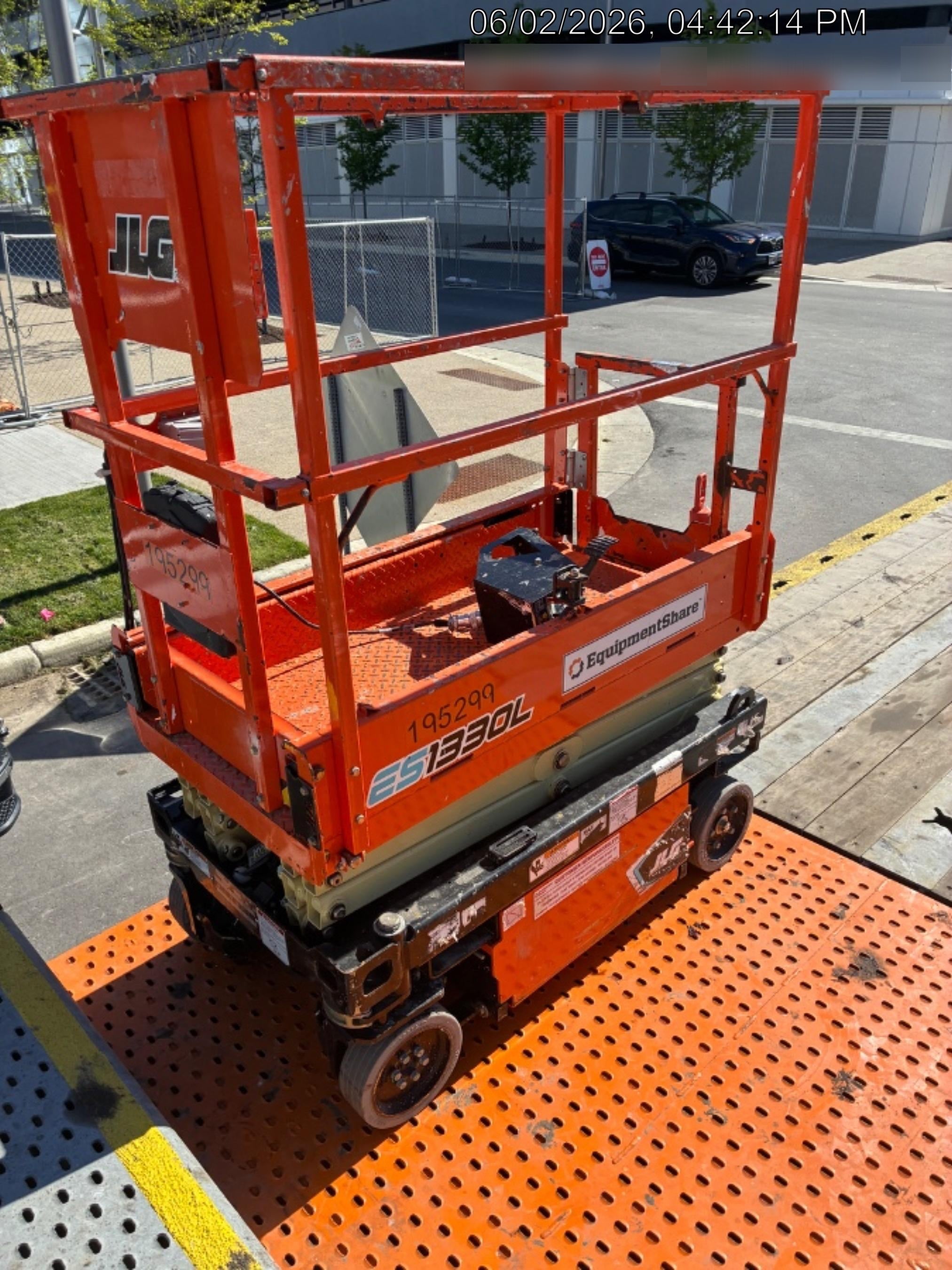 2021 JLG ES1330L