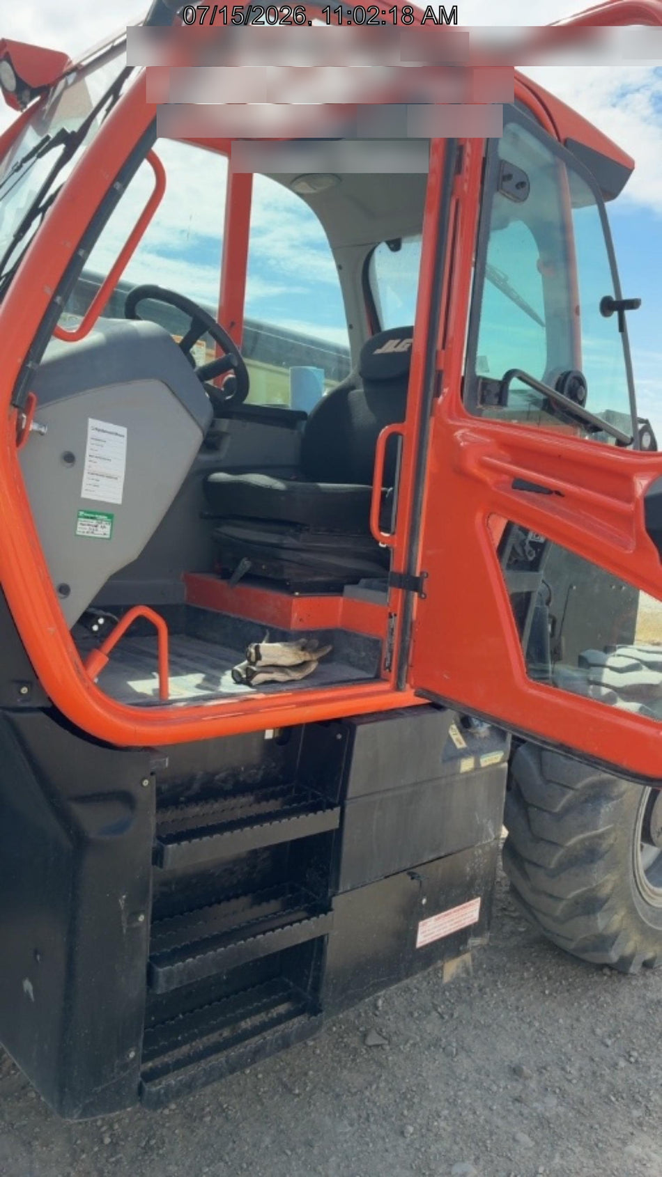 2022 JLG 1075