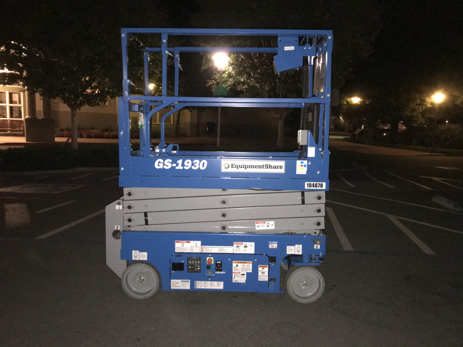 2020 Genie GS-1930 Solid Non Marking Tires, Beacon, Folding rails with half height swing gate, 800W Inverter