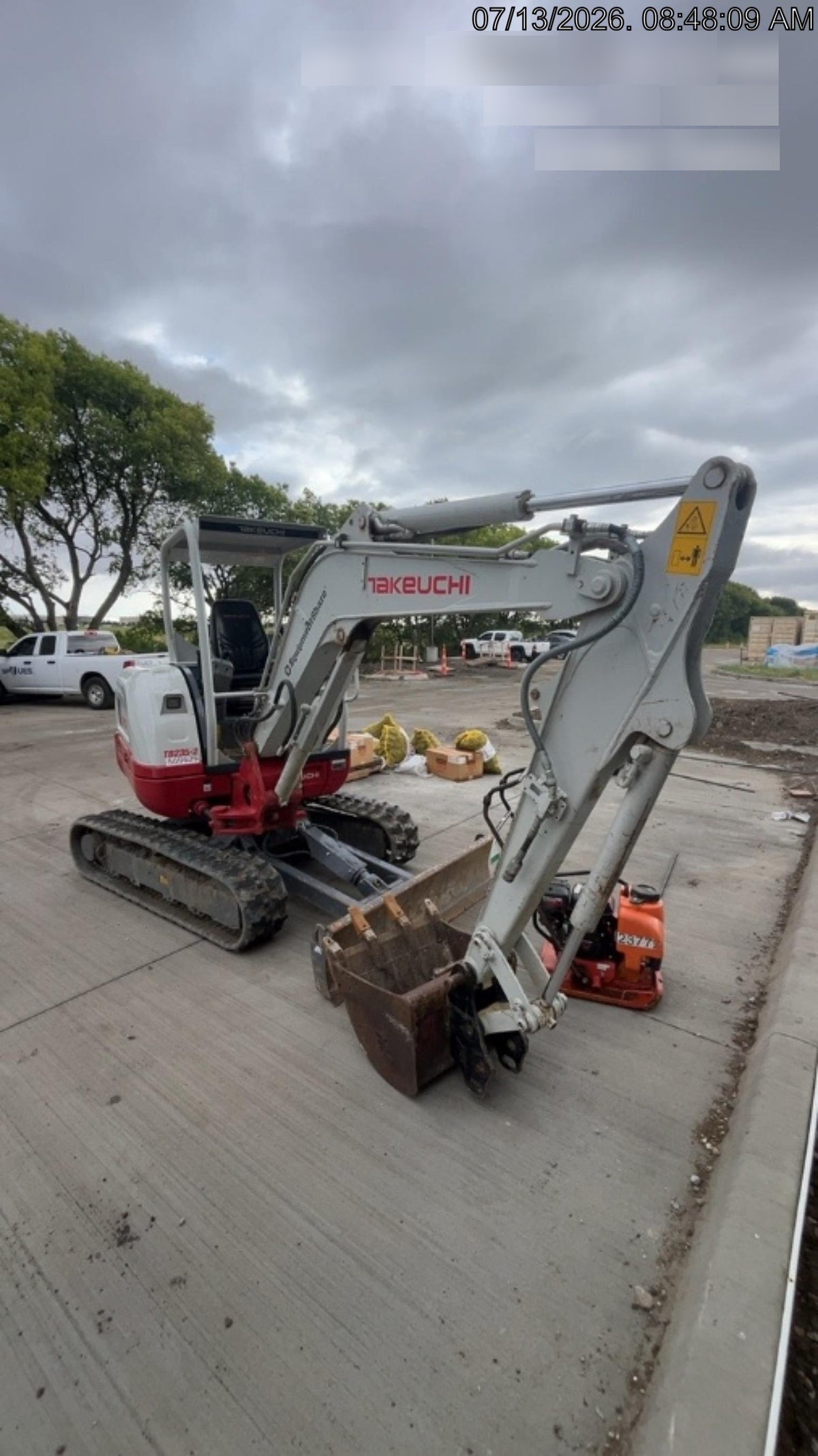 2025 TAKEUCHI TB235-2R