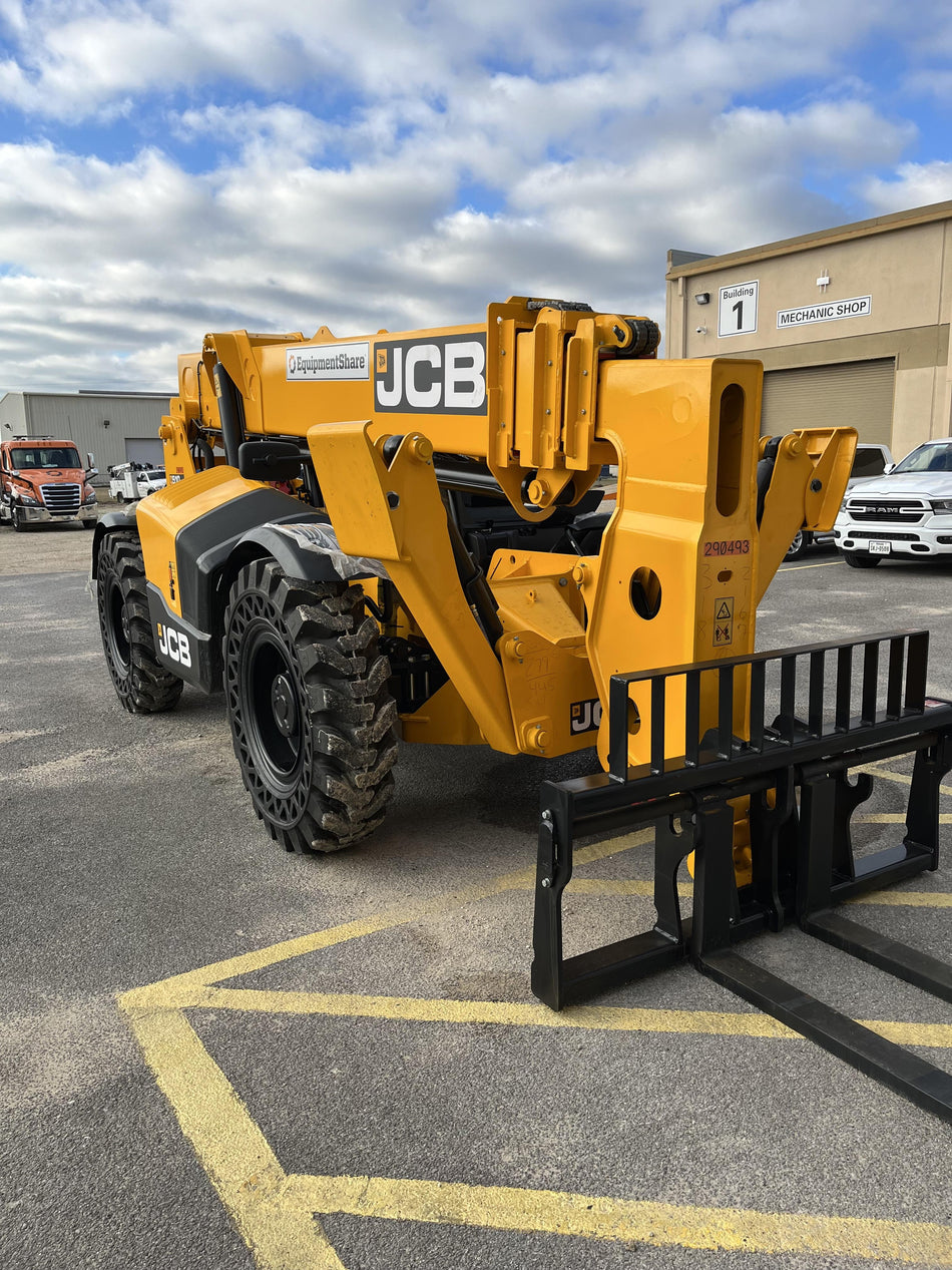 2023 JCB 510-56