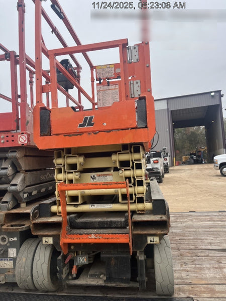 2021 JLG ES1932